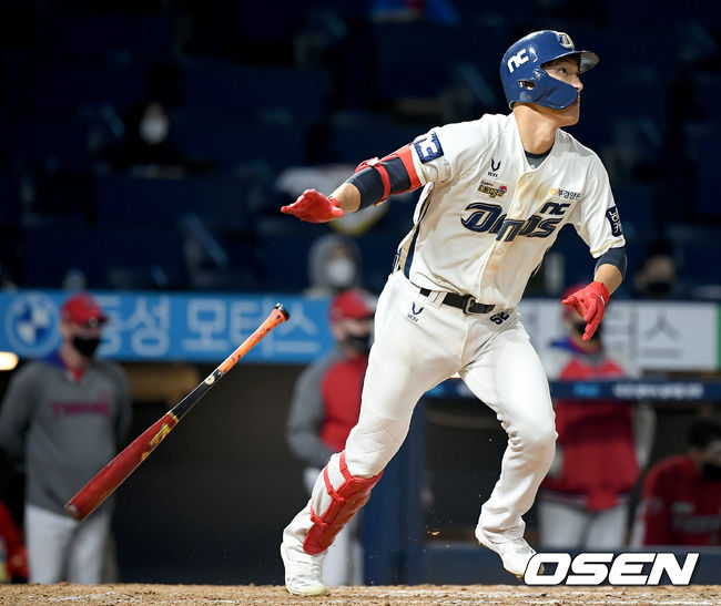 15일 창원NC파크에서 ‘2020 신한은행 SOL KBO리그’ NC 다이노스와 KIA 타이거즈의 경기가 열렸다. 7회말 2사 만루 NC 노진혁이 만루 홈런을 날리고 있다./ksl0919@osen.co.kr
