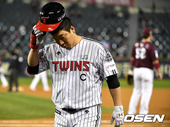 6회말 1사 1루 상황 LG 김현수가 내야 뜬 공으로 물러나며 아쉬워하고 있다. / dreamer@osen.co.kr