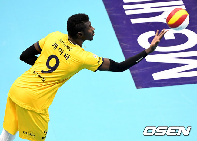 1세트, KB손해보험 케이타가 서브를 넣고 있다. / dreamer@osen.co.kr