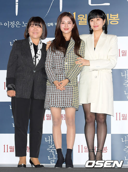 배우 이정은, 노정의, 김혜수가 포즈를 취하고 있다. /cej@osen.co.kr