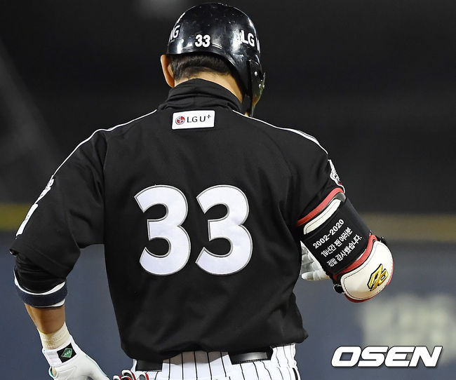 4일 오후 서울 잠실야구장에서 '2020 신한은행 SOL KBO리그' 준플레이오프 1차전 두산 베어스와 LG 트윈스의 경기가 열렸다. 5회초 2사 2루 LG 박용택이 2루수 앞 땅볼로 물러나고 있다. /youngrae@osen.co.kr