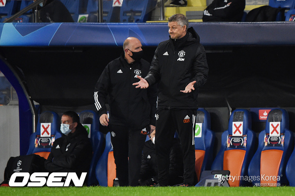 ISTANBUL, TURKEY - NOVEMBER 04: <<enter caption here>> during the UEFA Champions League Group H stage match between Istanbul Basaksehir and Manchester United at Basaksehir Fatih Terim Stadyumu on November 04, 2020 in Istanbul, Turkey. (Photo by Burak Kara/Getty Images)