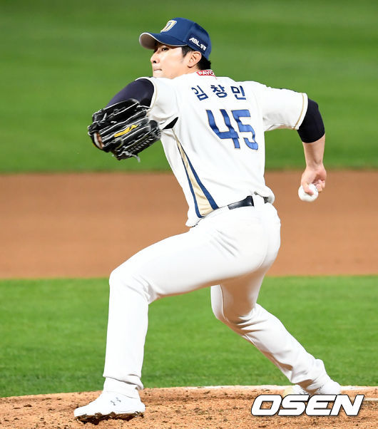 25일 창원NC파크에서 ‘2020 신한은행 SOL KBO리그’ NC 다이노스와 LG 트윈스의 경기가 열렸다. 8회초 NC 임창민이 마운드에 올라 힘차게 공을 뿌리고 있다./ksl0919@osen.co.kr