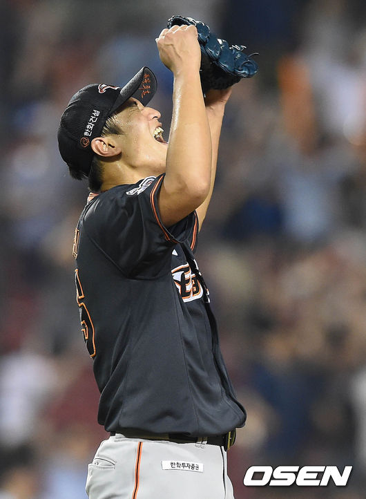 [사진] 경기를 마무리한 한화 투수 윤규진이 포효하고 있다. /OSEN DB