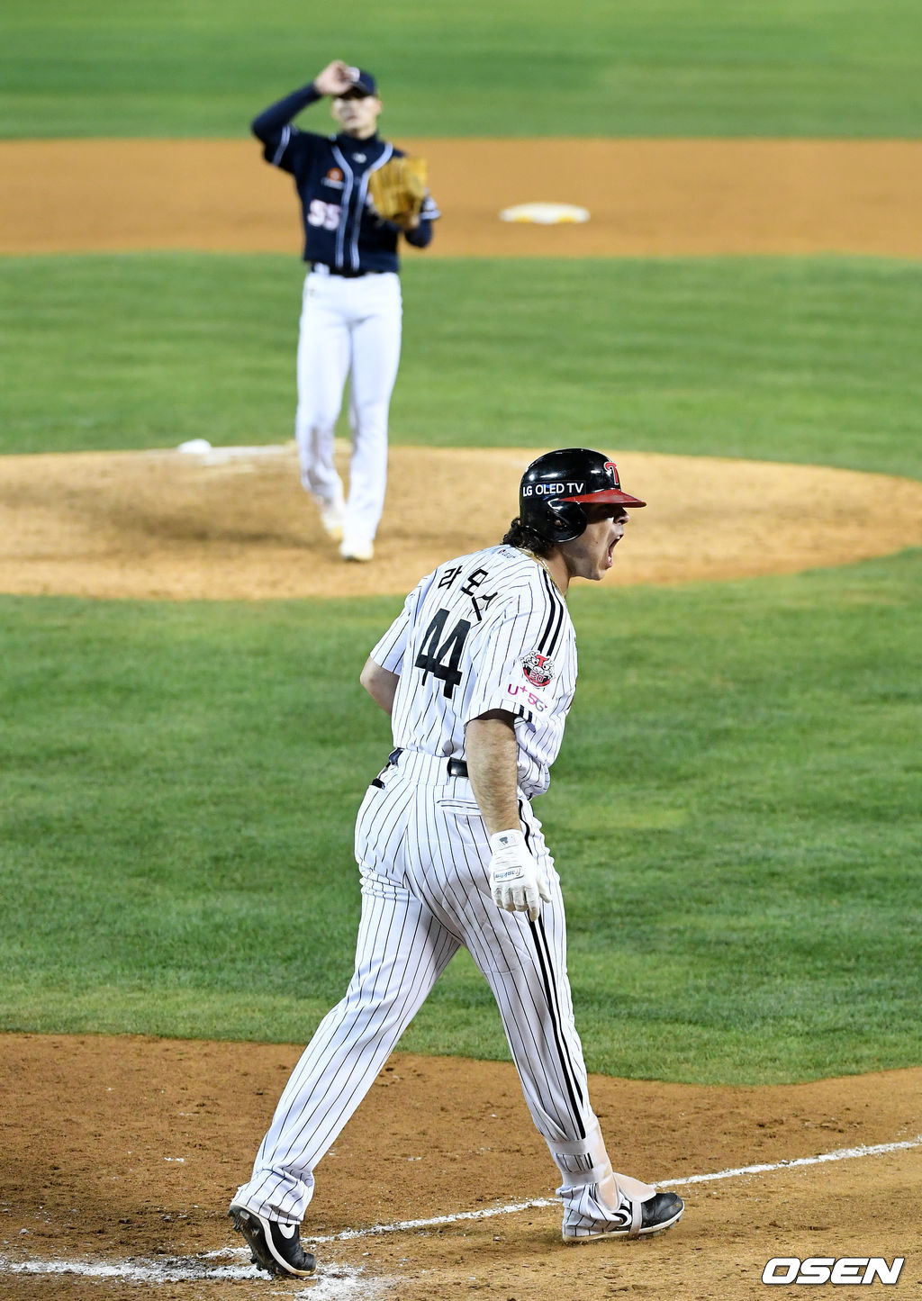 5회말 1사 주자없는 상황 LG 라모스가 추격의 우월 솔로포를 날리고 포효하고 있다./ jpnews@osen.co.kr