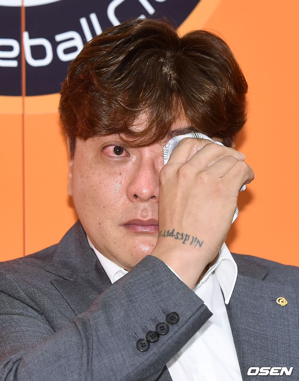 김태균이 기자회견중 눈물을 흘리고 있다./rumi@osen.co.kr