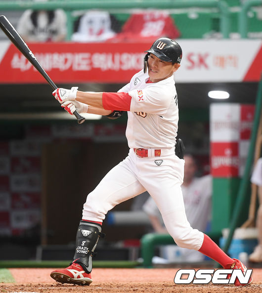 SK에서 뛴 외야수 김재현.