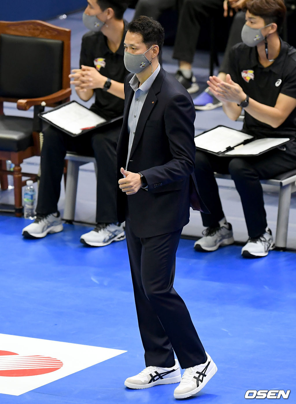 한국전력 장병철 감독이 선수들을 격려하고 있다./ksl0919@osen.co.kr