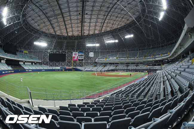 무관중으로 경기가 진행되고 있다/   soul1014@osen.co.kr