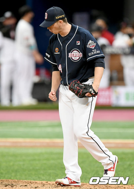 9일 오후 서울 고척스카이돔에서 '2020 신한은행 SOL KBO리그' 플레이오프 KT 위즈와 두산 베어스의 경기가 열렸다.7회말 2사 1루 두산 선발 플렉센이 KT 조용호를 삼진으로 잡아낸 뒤 주먹을 쥐고 있다./ksl0919@osen.co.kr