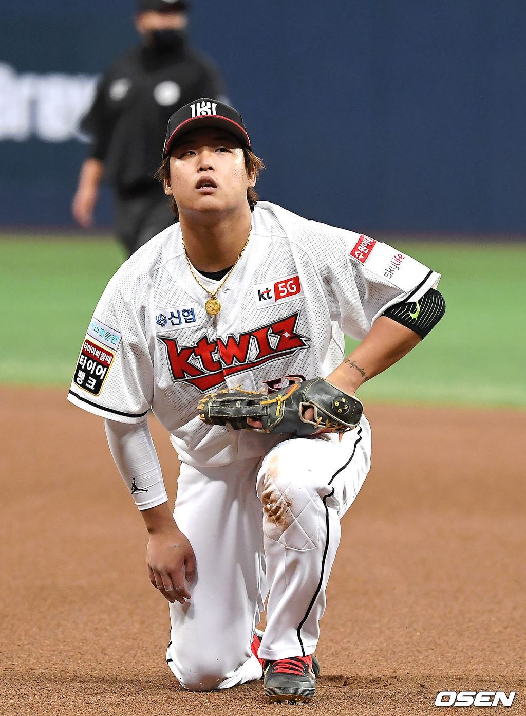 6회초 2사 KT 강백호가 실책을 범한 뒤 아쉬워하고 있다. / youngrae@osen.co.kr 