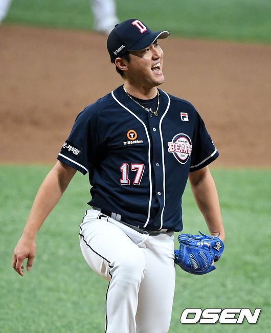 7회말 2사에서 두산 홍건희가 KT 로하스를 상대하며 파울에 아쉬워하고 있다. /jpnews@osen.co.kr