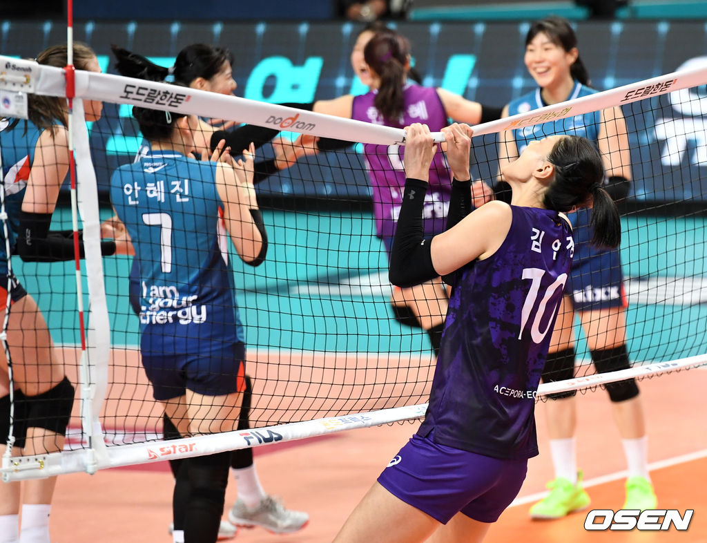 5세트, 흥국생명 김연경이 실점에 네트를 흔들며 아쉬워하고 있다. / dreamer@osen.co.kr