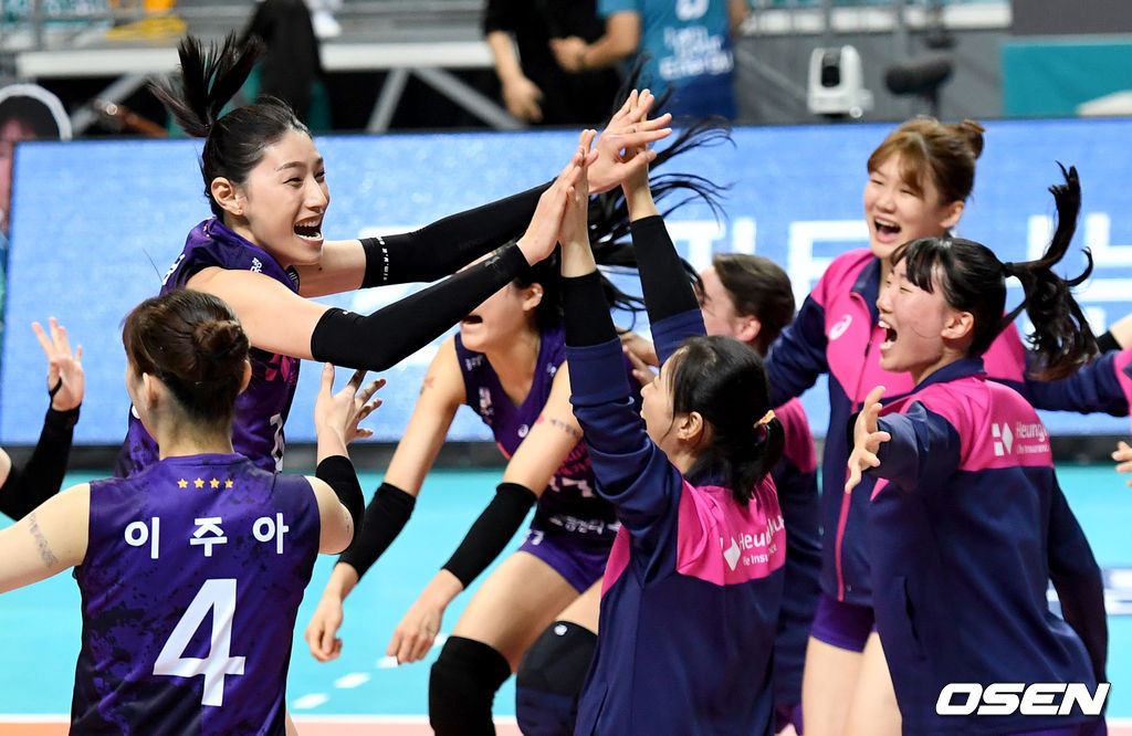 5세트, 극적인 승리를 거둔 흥국생명 김연경을 비롯한 선수들이 환호하고 있다. / dreamer@osen.co.kr