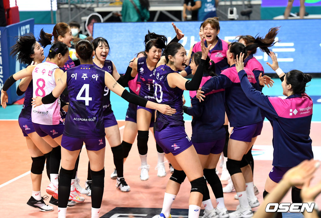 5세트, 극적인 승리를 거둔 흥국생명 김연경을 비롯한 선수들이 환호하고 있다. / dreamer@osen.co.kr