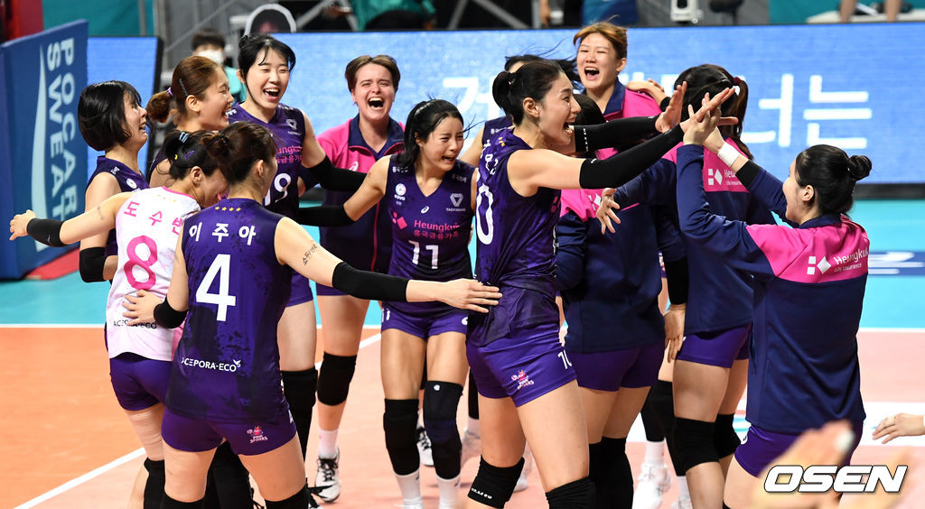 5세트, 극적인 승리를 거둔 흥국생명 김연경을 비롯한 선수들이 환호하고 있다. / dreamer@osen.co.kr