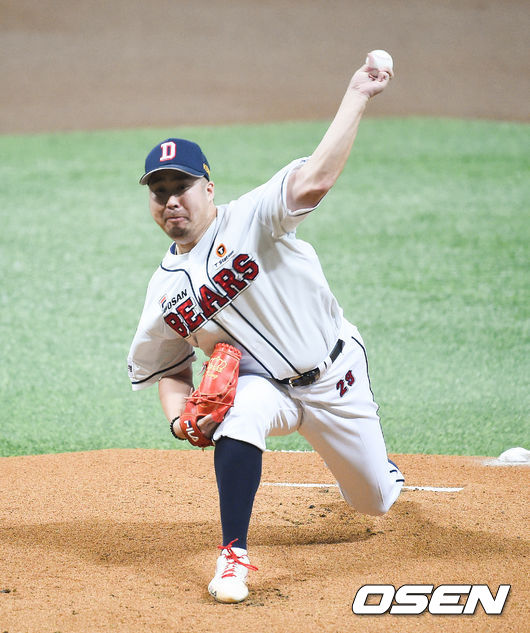 1회초 두산 선발투수 유희관이 역투하고 있다./ soul1014@osen.co.kr