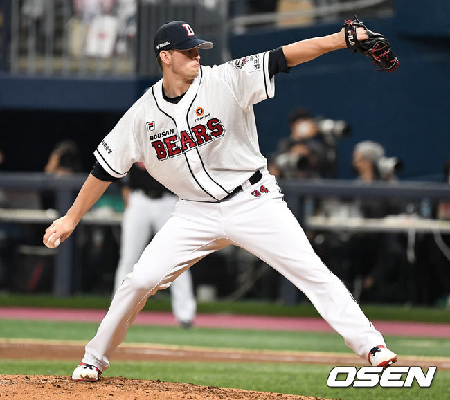 7회초 마운드에 오른 두산 투수 플렉센이 힘차게 공을 뿌리고 있다. / dreamer@osen.co.kr