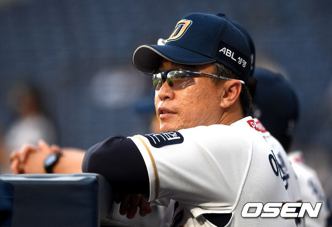 NC 이동욱 감독이 경기를 주시하고 있다. / dreamer@osen.co.kr