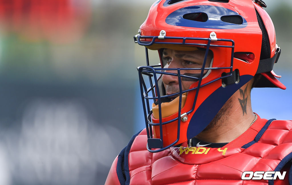 경기에 앞서 몰리나 포수가 포수마스크를 쓰고 있다. / soul1014@osen.co.kr