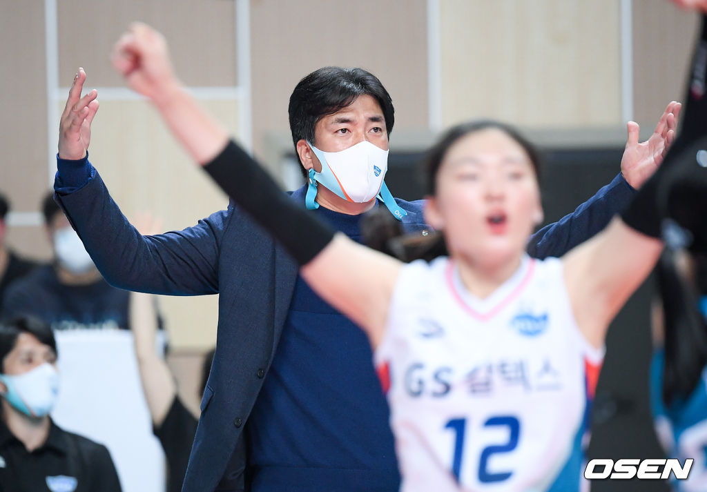 GS칼텍스 차상현 감독이 득점 후 기뻐하고 있다. /  soul1014@osen.co.kr