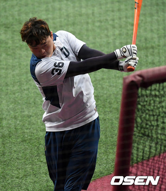 NC 권희동이 타격 훈련을 하고 있다./jpnews@osen.co.kr