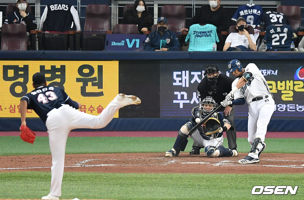 4회말 1사 1,2루 NC 알테어가 스리런 홈런을 때려내고 있다. /youngrae@osen.co.kr