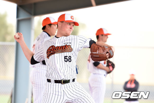 마켈이 불펜 피칭을 하고 있다. /jpnews@osen.co.kr