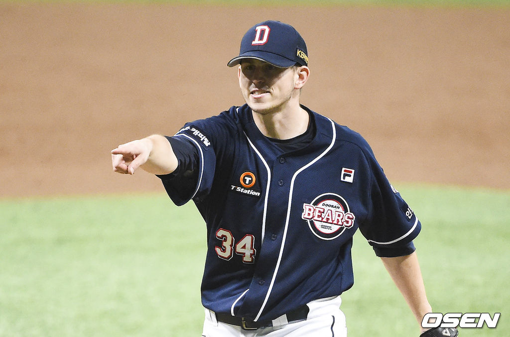 3회말 2사 NC 나성범의 낫아웃 삼진때 플렉센이 손짓하고 있다. / soul1014@osen.co.kr