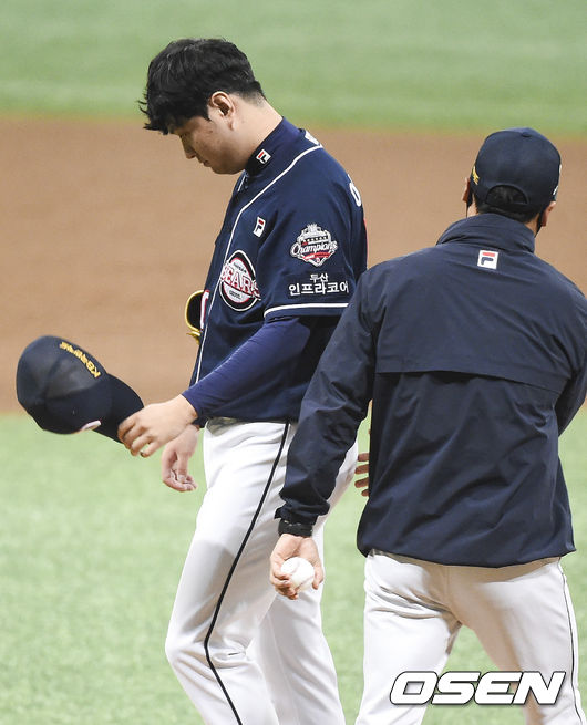 9회말 3실점 허용한 두산 이영하가 강판되고 있다 / soul1014@osen.co.kr