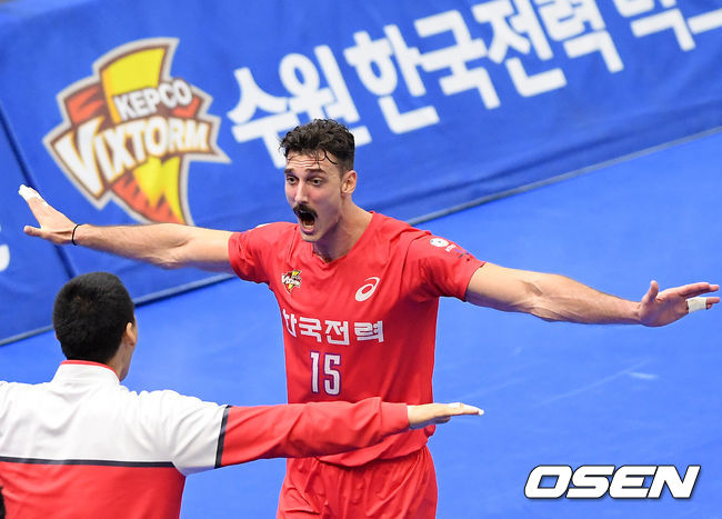 5세트 공격에 성공한 한국전력 러셀이 기뻐하고 있다./ rumi@osen.co.kr