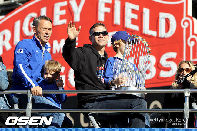 [사진] 2016년 시카고 컵스 월드시리즈 우승 퍼레이드에 참가한 테오 엡스타인 /ⓒGettyimages(무단전재 및 재배포 금지)