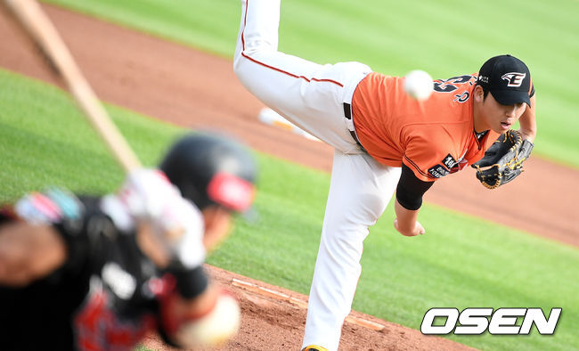 한화 김민우가 역투하고 있다.  /jpnews@osen.co.kr
