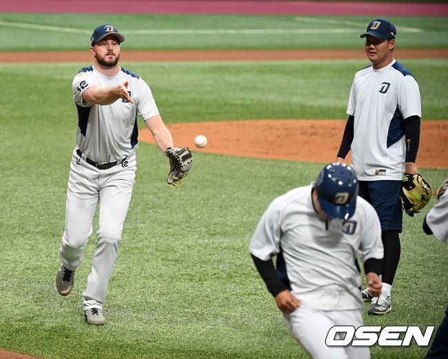 NC 라이트가 훈련을 하고 있다./jpnews@osen.co.kr