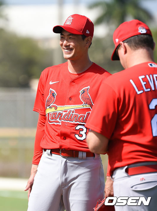 김광현이 훈련 중 미소 짓고 있다. /  soul1014@osen.co.kr