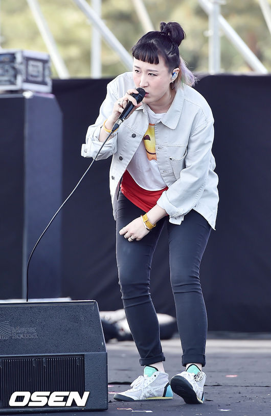 가수 선우정아가 열창을 하고 있다./ rumi@osen.co.kr