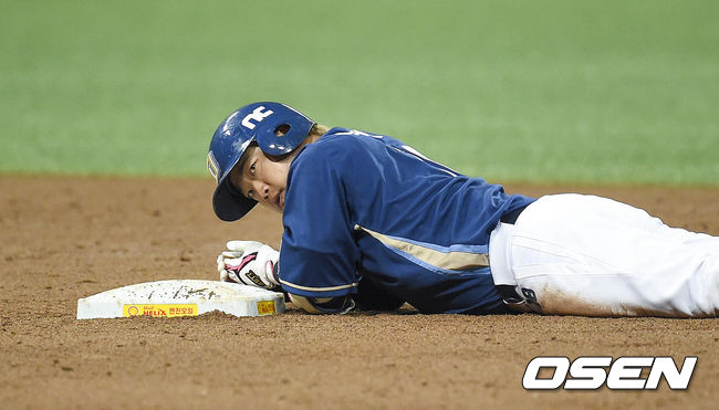 20일 오후 서울 고척스카이돔에서 ‘2020 신한은행 SOL KBO리그’ 포스트시즌 한국시리즈 3차전 두산 베어스와 NC 다이노스의 경기가 열렸다.3회초 2사 1루 안타 날린 NC 박석민이 2루에서 아쉬워하고 있다 / soul1014@osen.co.kr