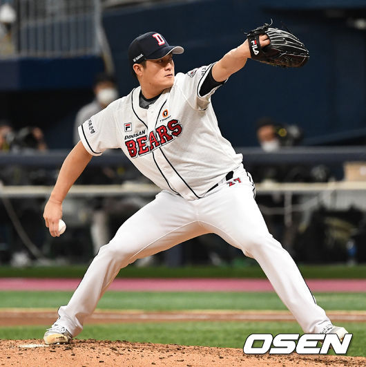 4회초 2사 1, 2루 상황 마운드에 오른 두산 투수 김강률이 힘차게 공을 뿌리고 있다. / dreamer@osen.co.kr