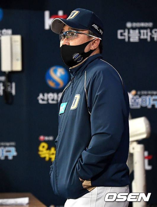 경기 시작을 앞두고 NC 이동욱 감독이 그라운드를 바라보고 있다. / dreamer@osen.co.kr