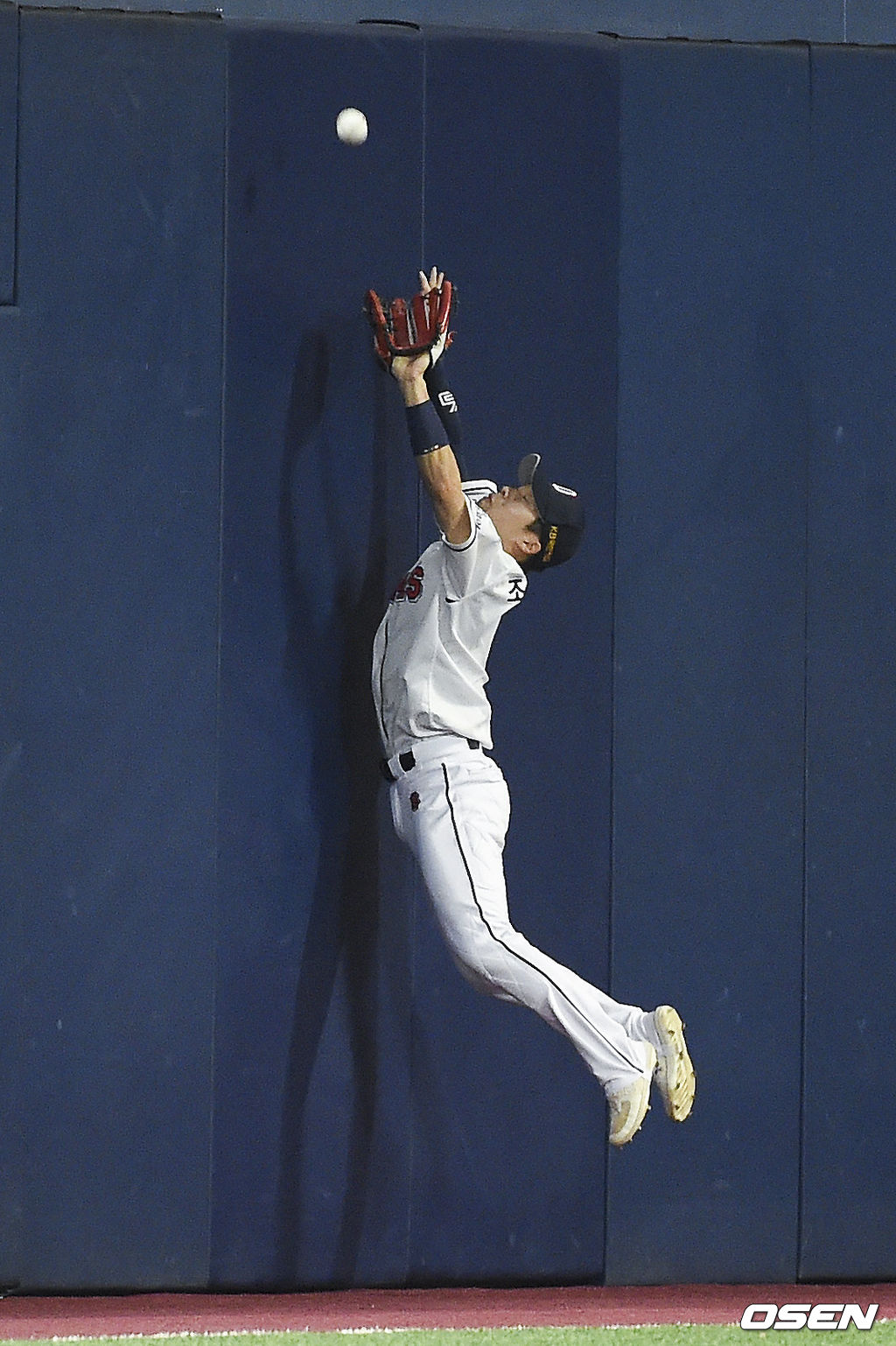 9회초 NC 선두타자 나성범의 파울타구를 대수비 조수행 좌익수가 잡아내고 있다. / soul1014@osen.co.kr
