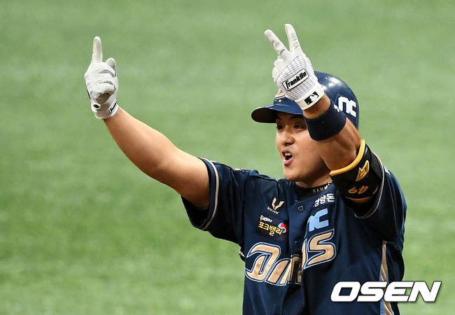 6회초 2사 3루에서 NC 강진성이 1타점 적시타를 날리며 기뻐하고 있다. /jpnews@osen.co.kr