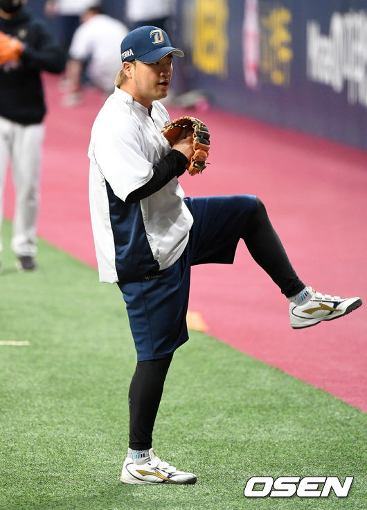 23일 오후 서울 고척스카이돔에서 '2020 신한은행 SOL KBO리그' 한국시리즈 2차전 NC 다이노스와 두산 베어스의 경기가 열릴 예정이다.경기에 앞서 NC 박석민이 캐치볼 훈련을 하고 있다. /sunday@osen.co.kr
