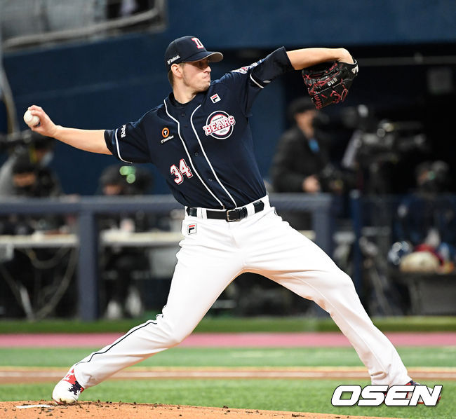 23일 오후 서울 고척스카이돔에서 '2020 신한은행 SOL KBO리그' 한국시리즈 5차전 NC 다이노스와 두산 베어스의 경기가 열렸다.1회초 무사에서 두산 선발투수 플렉센이 역투하고 있다. /sunday@osen.co.kr