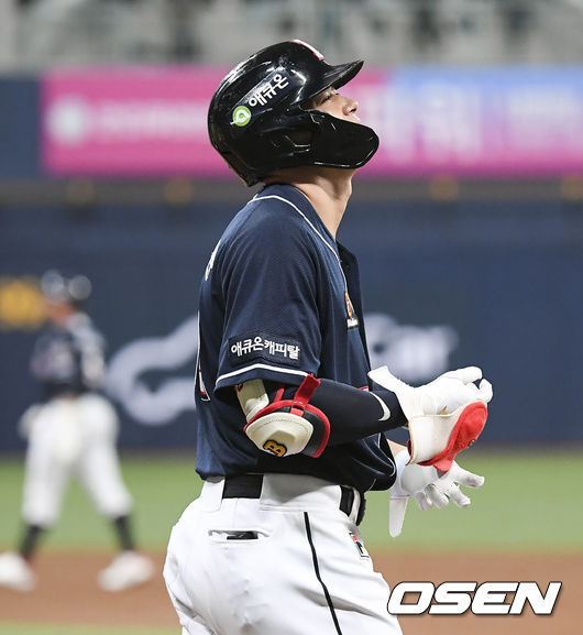 3회초 2사 1,2루 두산 김재환이 내야땅볼로 선취점 찬스를 놓친뒤 아쉬워하고 있다. / soul1014@osen.co.kr