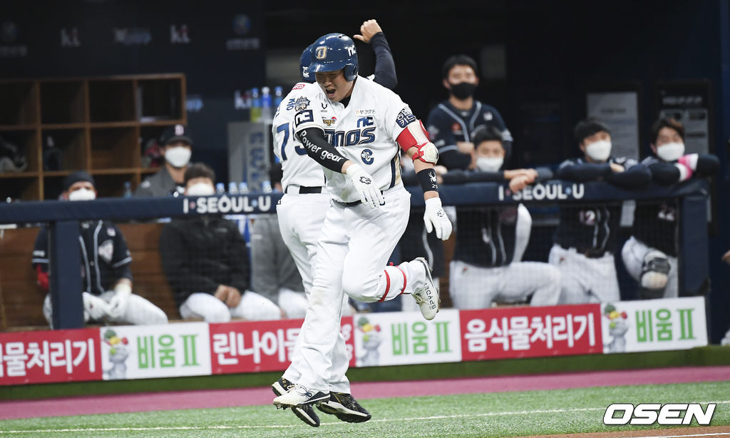 6회말 1사 1루 NC 양의지가 2점 홈런을 날리고 베이스를 돌고 있다.   / soul1014@osen.co.kr