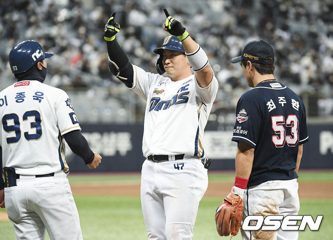 7회말 2사 1,2루 NC 나성범이 1타점 적시타를 날린뒤 세리머니를 하고 있다.. / soul1014@osen.co.kr