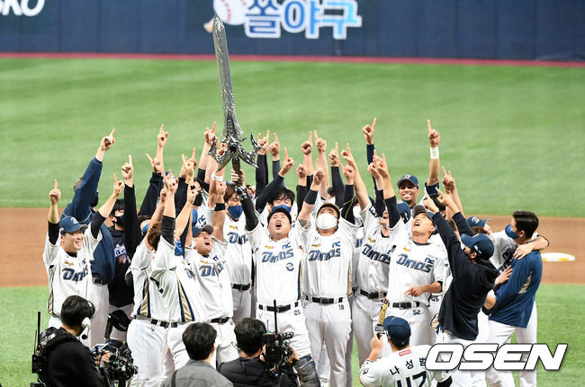 NC가 우승을 차지하며 세리머니를 하고 있다. /jpnews@osen.co.kr