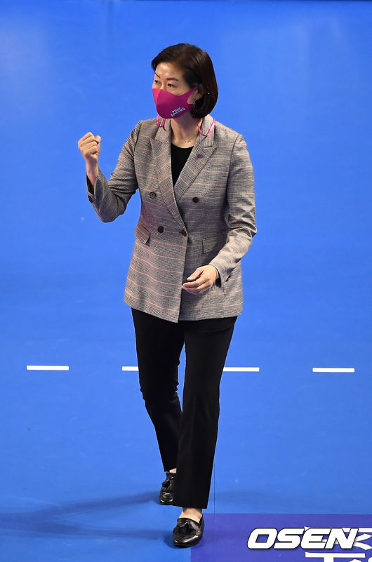 1세트 흥국생명 박미희 감독이 기뻐하고 있다. / youngrae@osen.co.kr