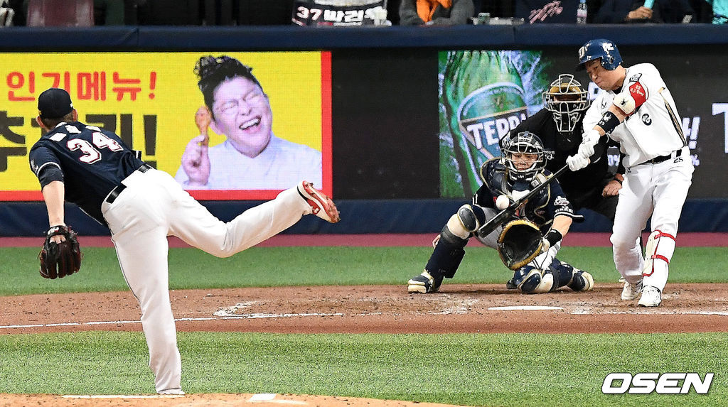 한국시리즈 5차전에서 NC 양의지가 달아나는 중월 투런포를 날리고 있다. / dreamer@osen.co.kr