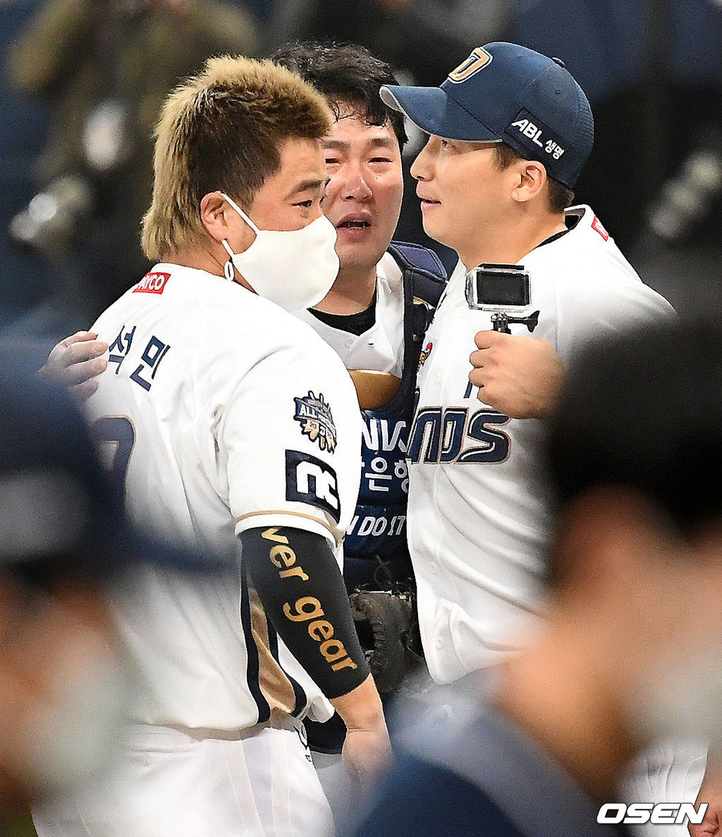 우승을 확정 지은 NC 박석민, 양의지, 나성범이 환호하고 있다./sunday@osen.co.kr